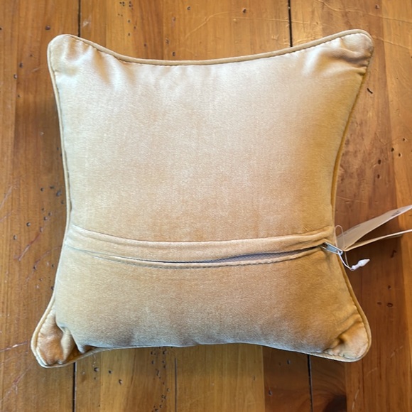 Embroidered needlepoint dog pillow shih tzu - Picture 4 of 10